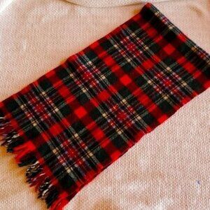 Pendleton Vintage Sz. 44" x 11.25" 100% Wool Red Plaid Fringed Scarf